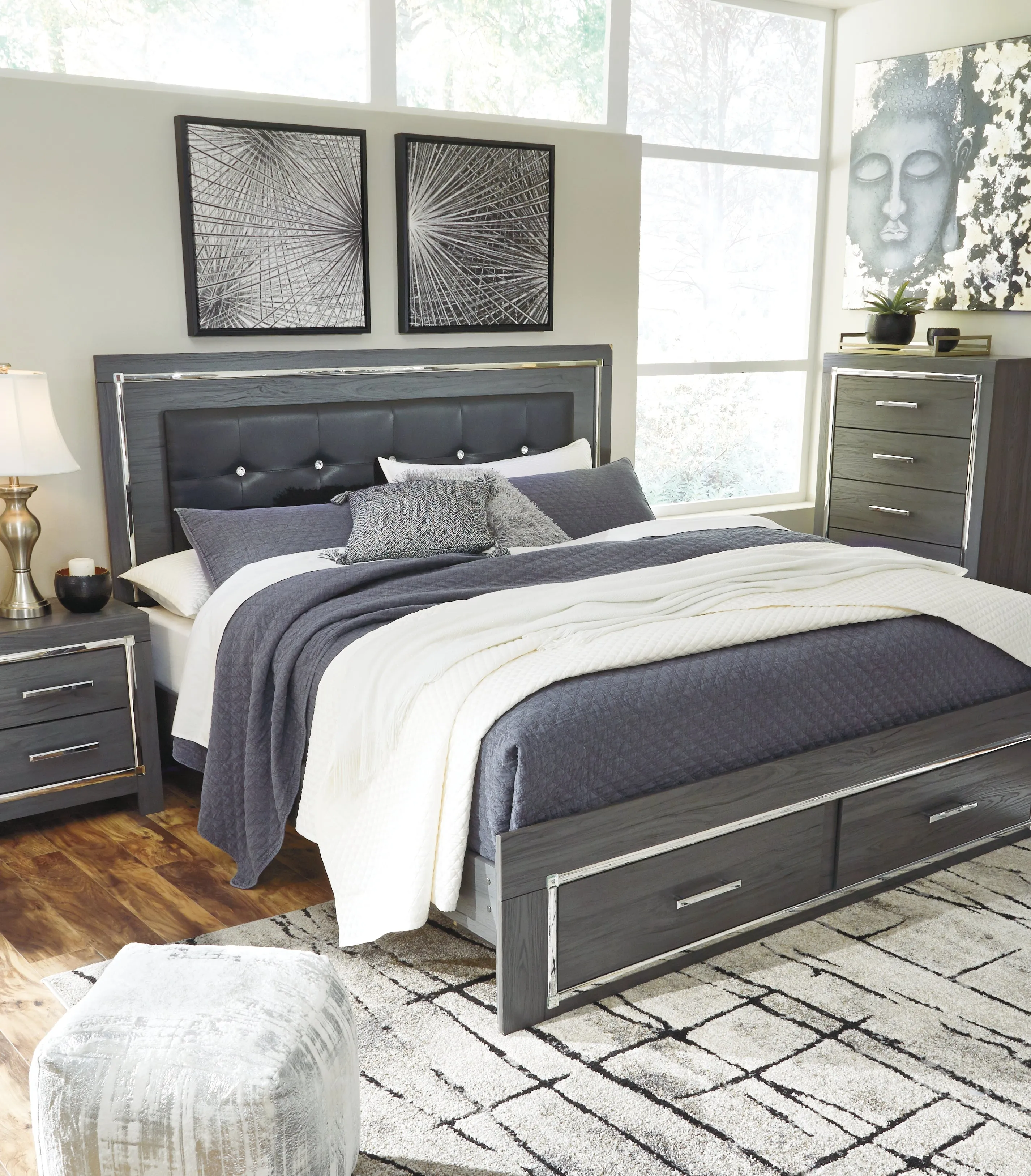 Lodanna King Panel Bed with 2 Storage Drawers with Mirrored Dresser and Nightstand in Gray